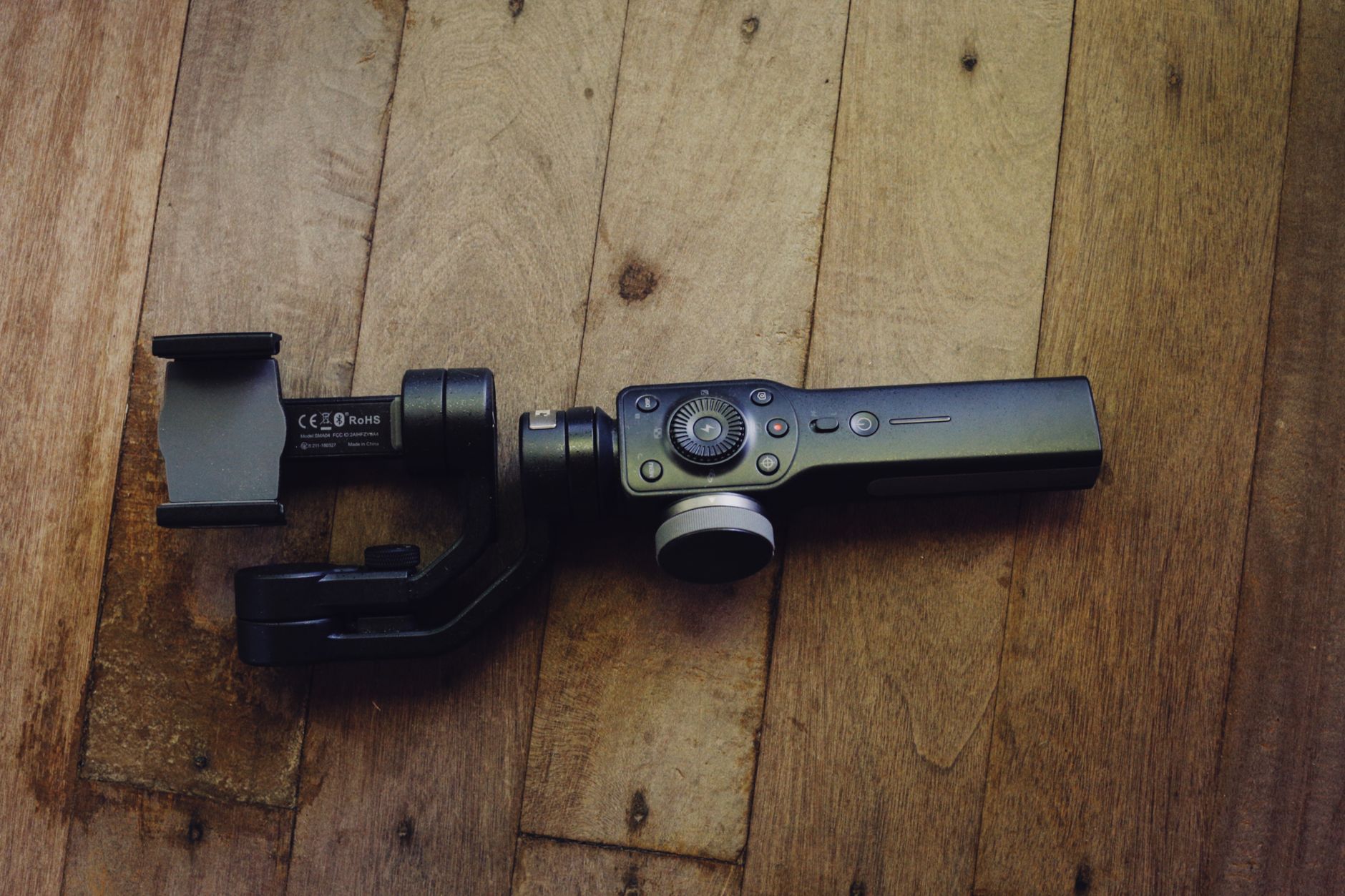 Câmera com gimbal do Asus Zenfone 12 Ultra em detalhe