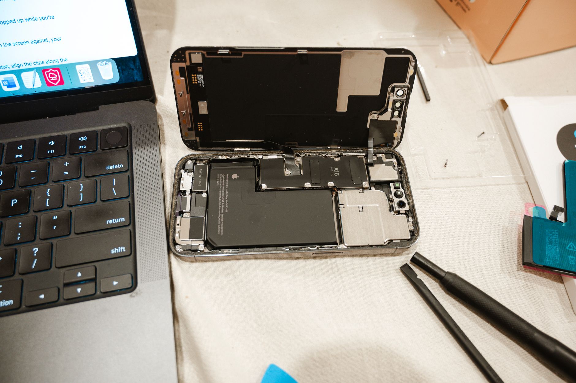 Comparativo de bateria entre modos de atualização no iPhone