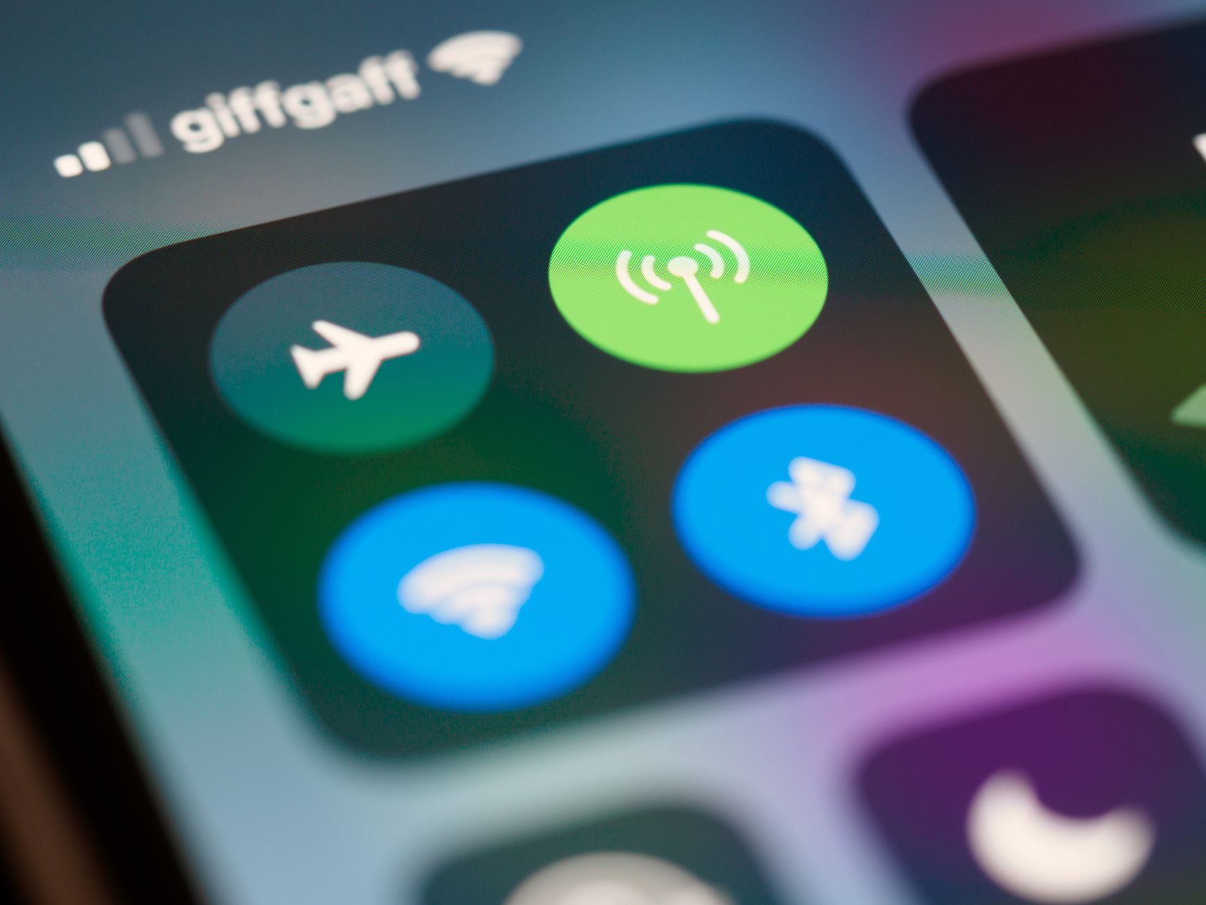 Central de controle do iPhone mostrando atalho do dark mode