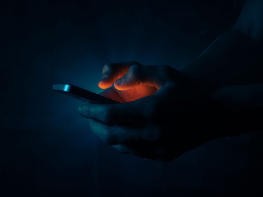 Exemplo visual de como corrigir tela fantasma no celular com toques involuntários