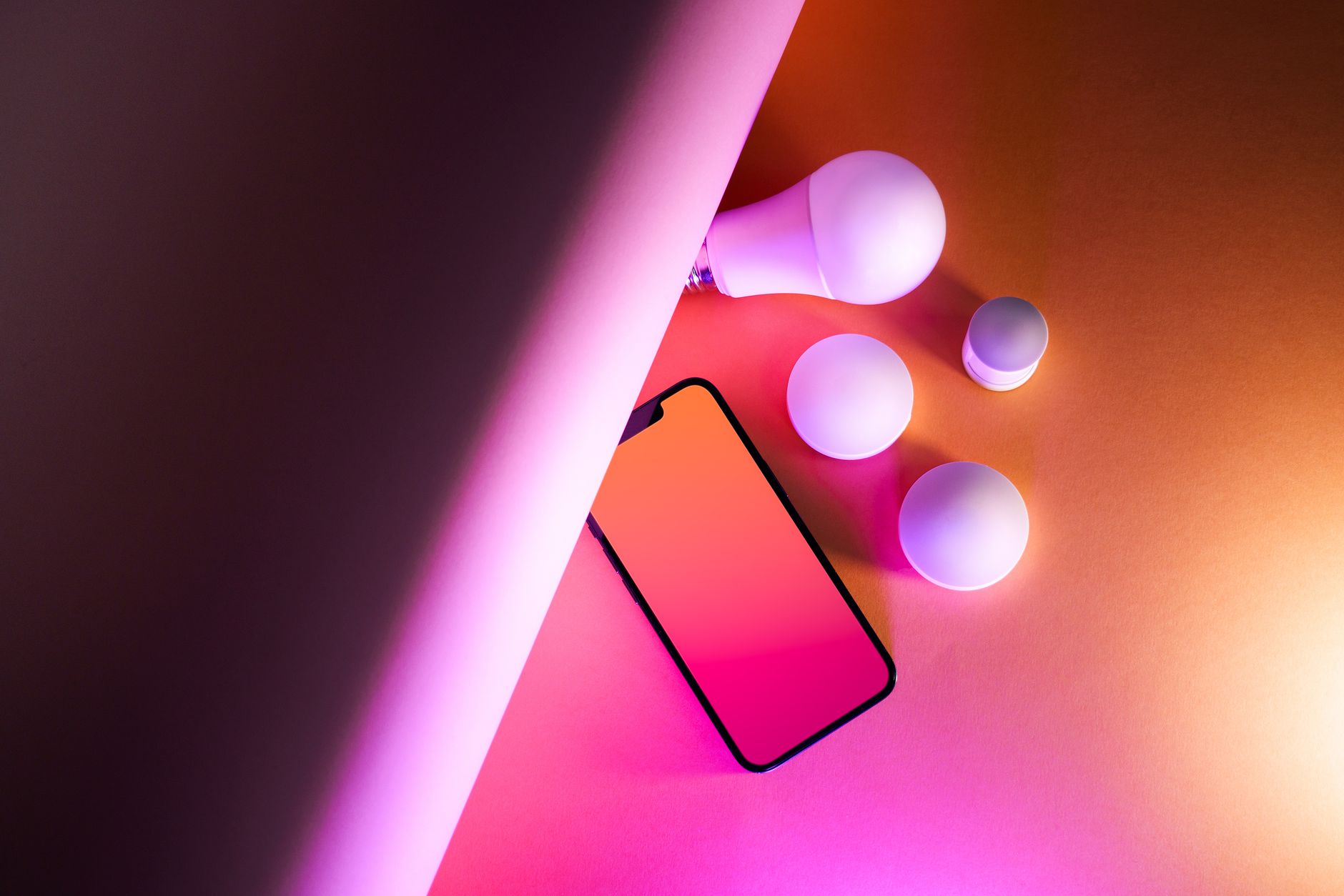 Localização exata do sensor de luz que interfere na tentativa de como reduzir o brilho do celular
