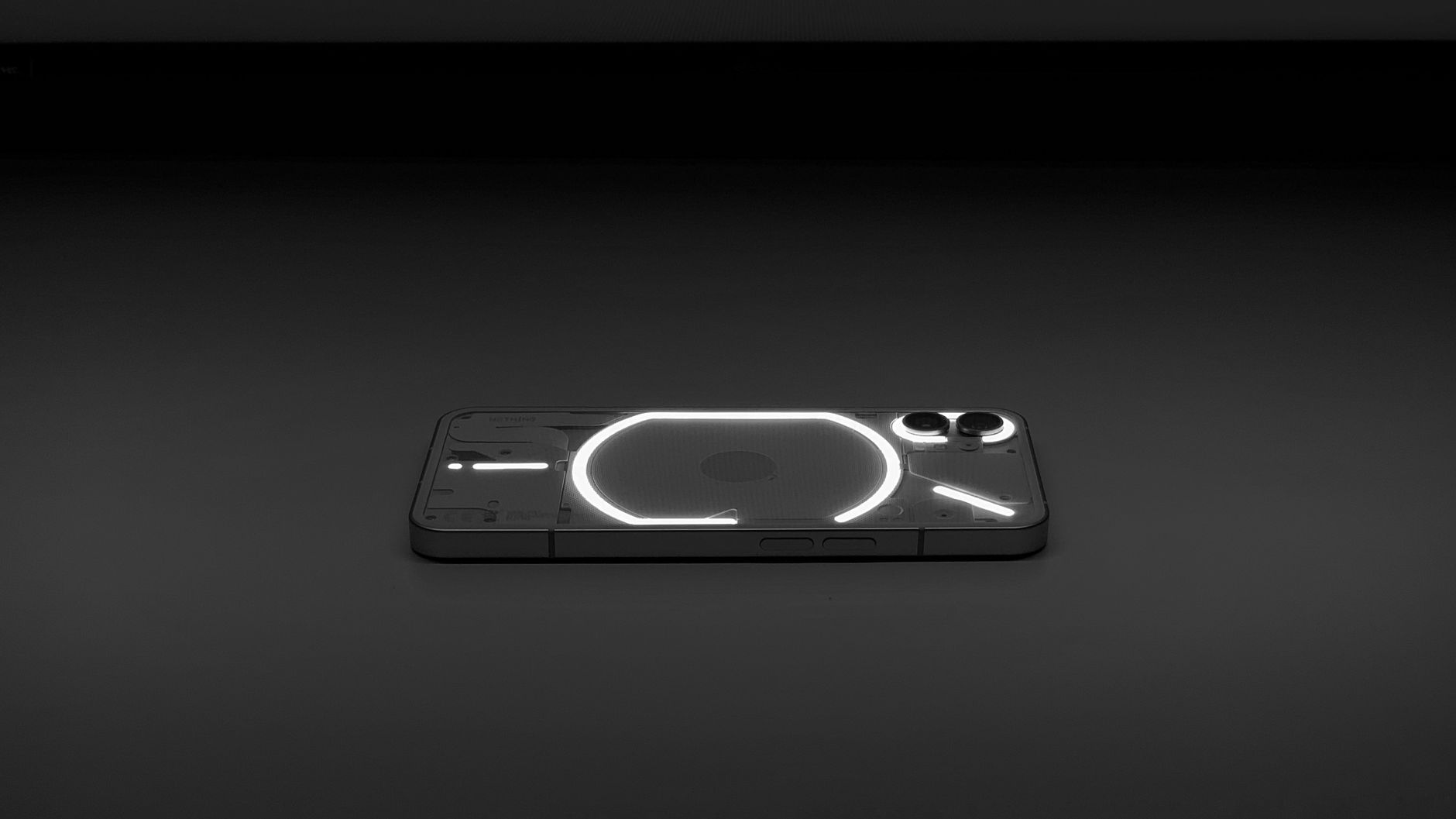 Design traseiro característico da marca Nothing