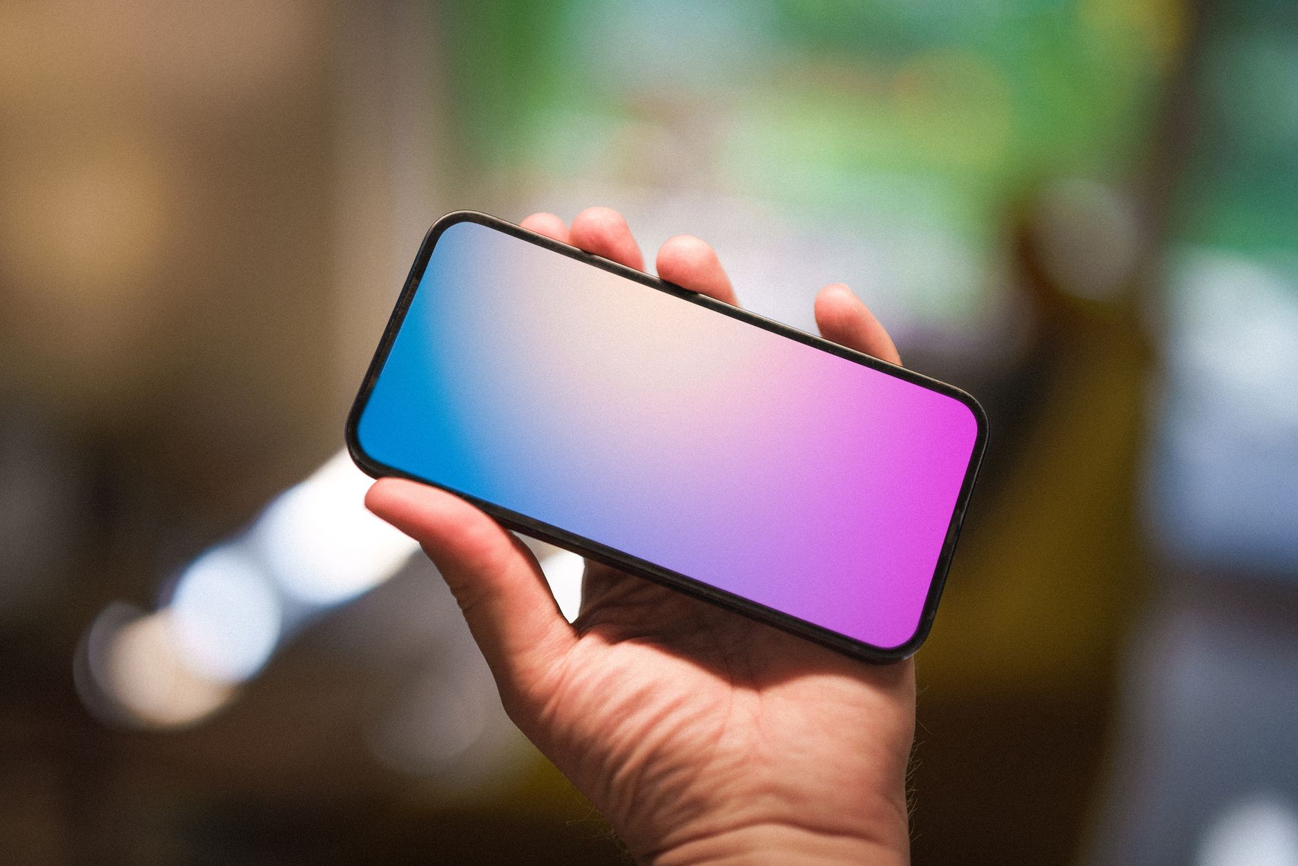 Teste de brilho em telas de celular premium sob luz solar intensa