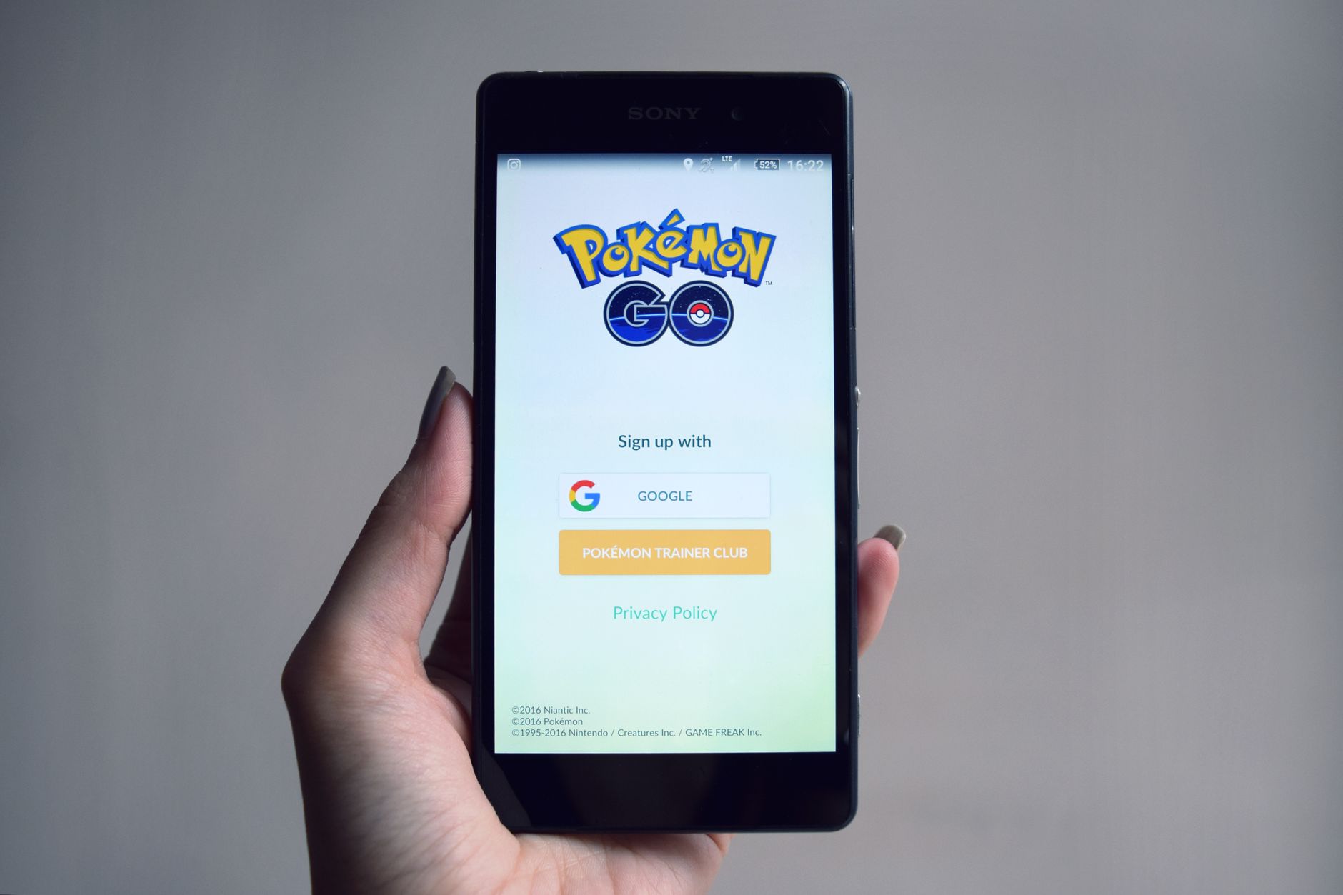 Celular gamer com tela de smartphone 165Hz em jogo