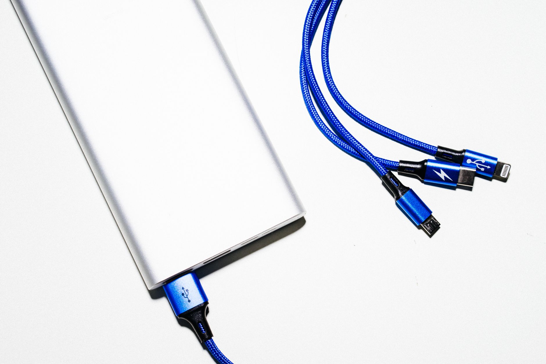 Carregamento ultrarrápido do Xiaomi 15 Ultra em mesa