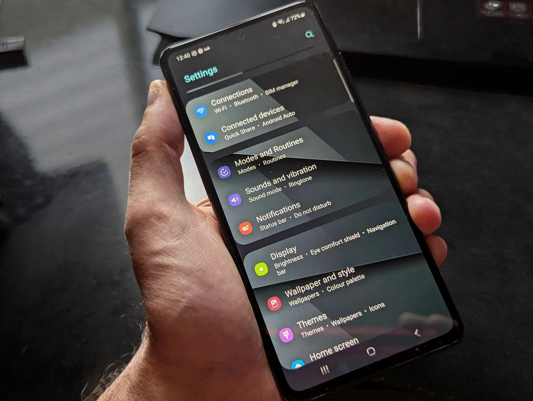 Configurações de modo escuro para proteger tela AMOLED contra burn-in em tela OLED