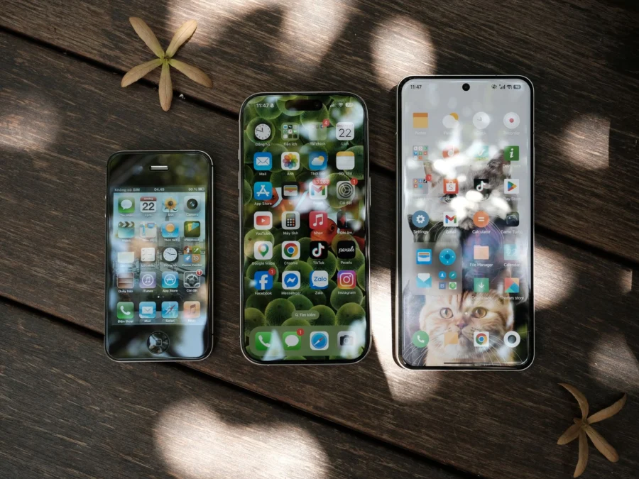 Comparativo de celular por orçamento: telas lado a lado na entrada, intermediário e topo de linha