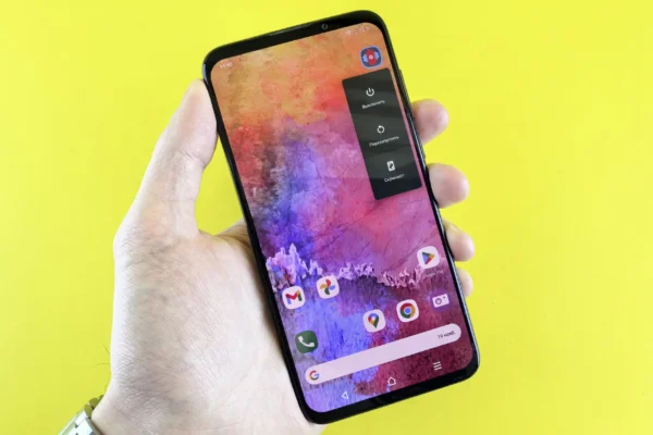 Interface de configuração de cores tela celular no Android mostrando opções sRGB