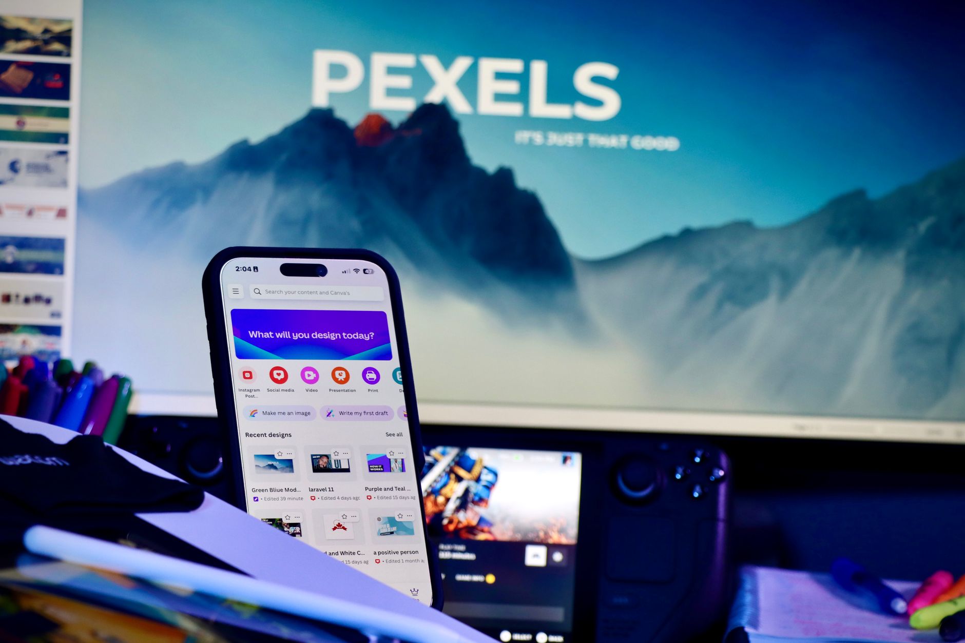 Fidelidade de cores na tela galaxy s25 vs iphone 16 para criativos