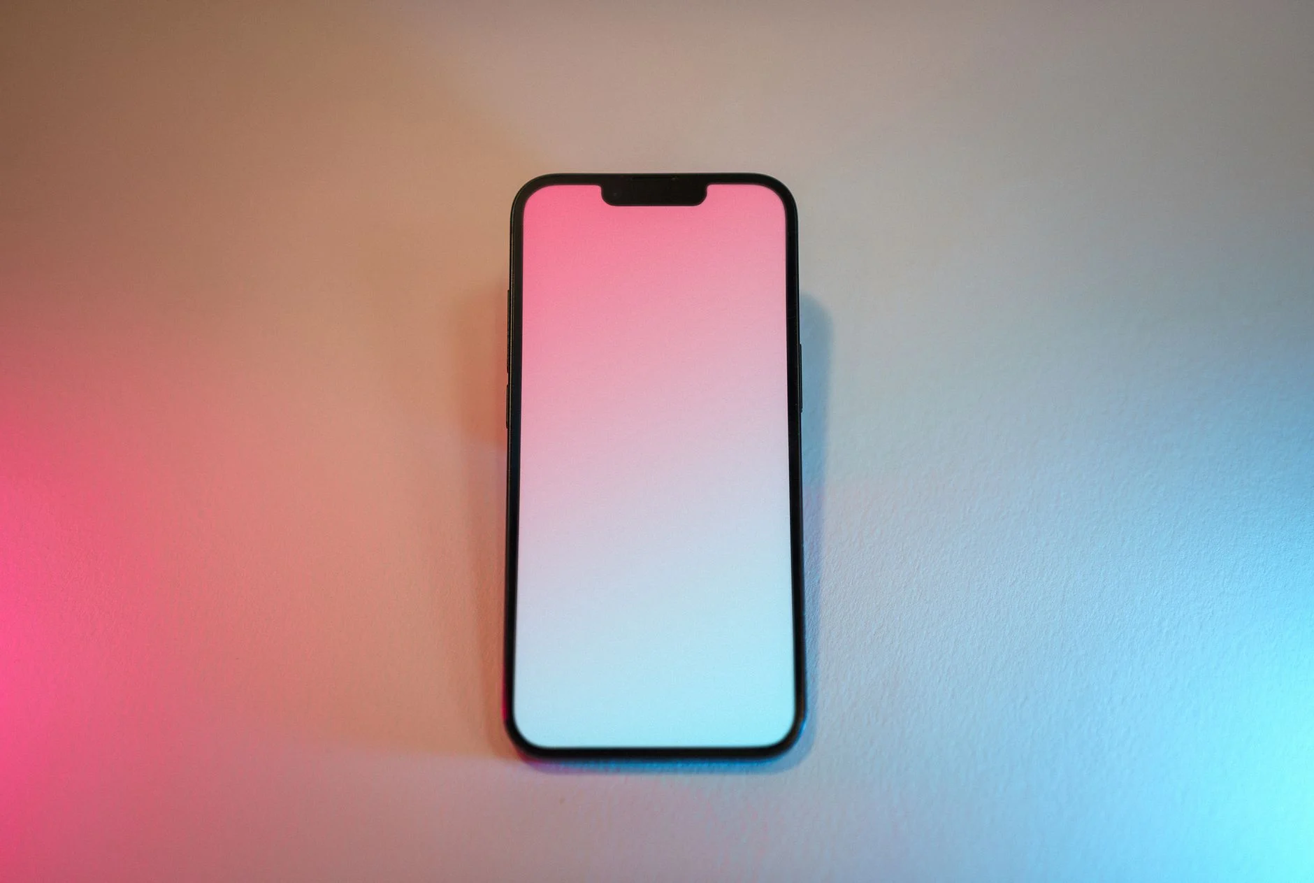 close de painel AMOLED mostrando cores vivas em novidades de telas de celular