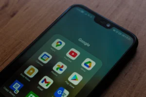 Pixel 10 vs Galaxy S26: Qual Tela Vale Mais?