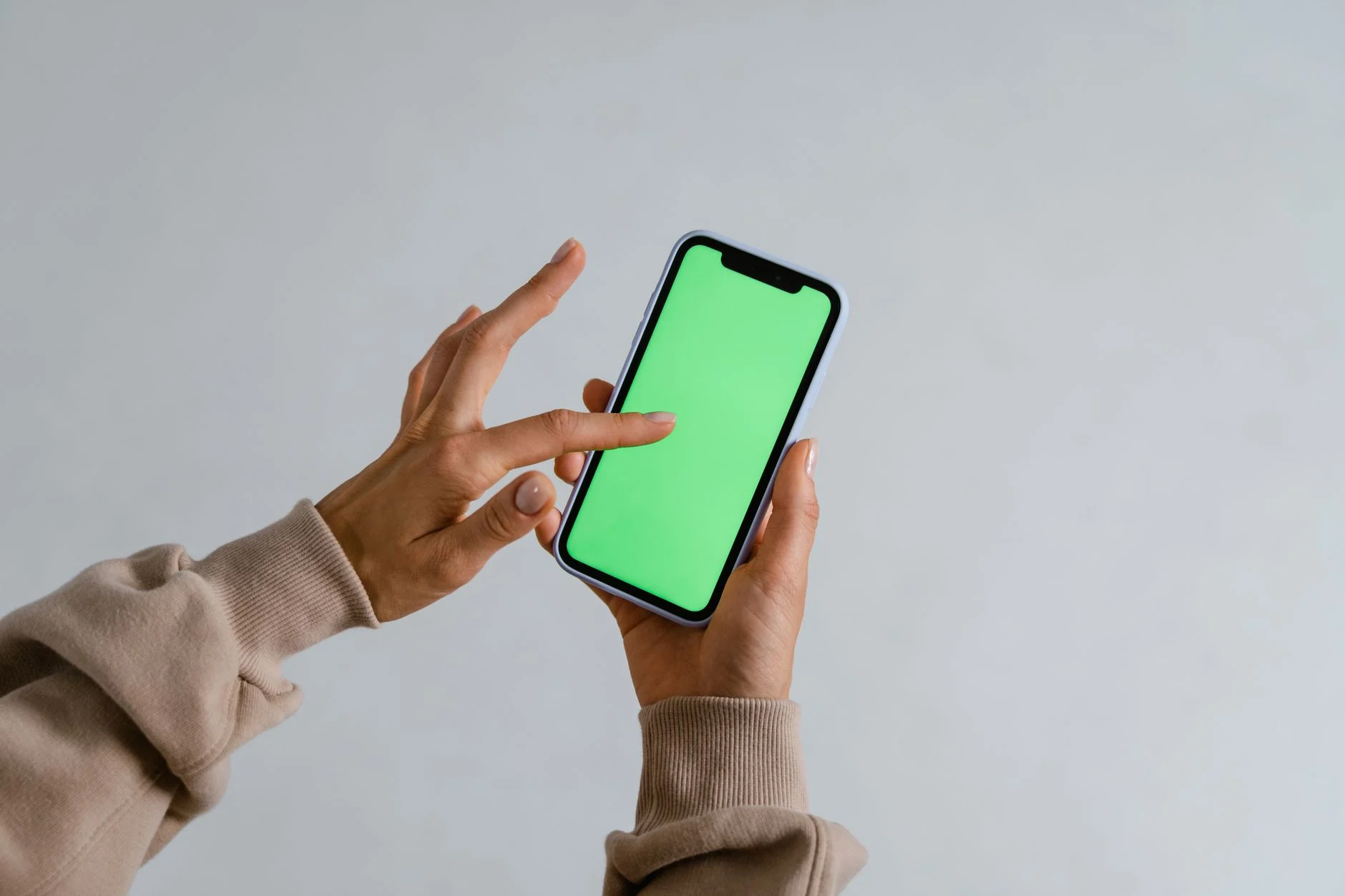 Diferença de fluidez na rolagem de tela de celular por faixa de preço
